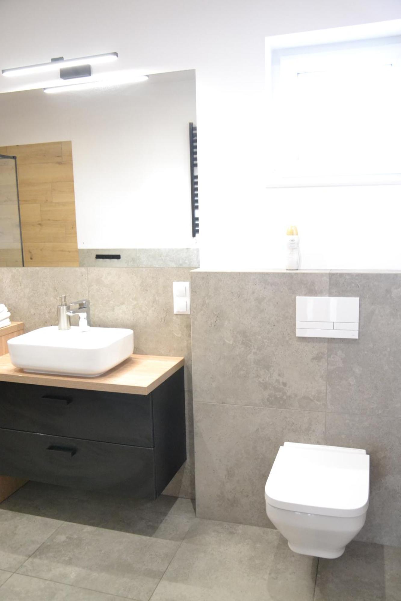 Apartamenty Na Ceglanej ออชเวียนชิม ภายนอก รูปภาพ