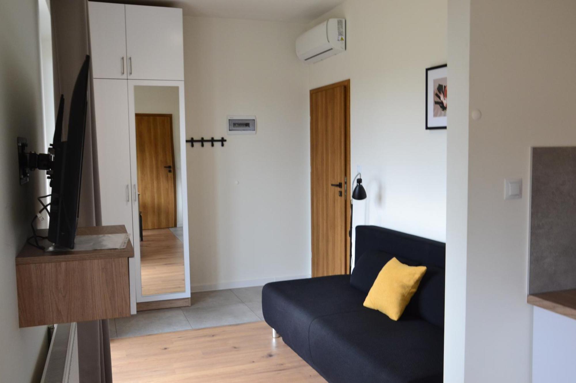 Apartamenty Na Ceglanej ออชเวียนชิม ภายนอก รูปภาพ