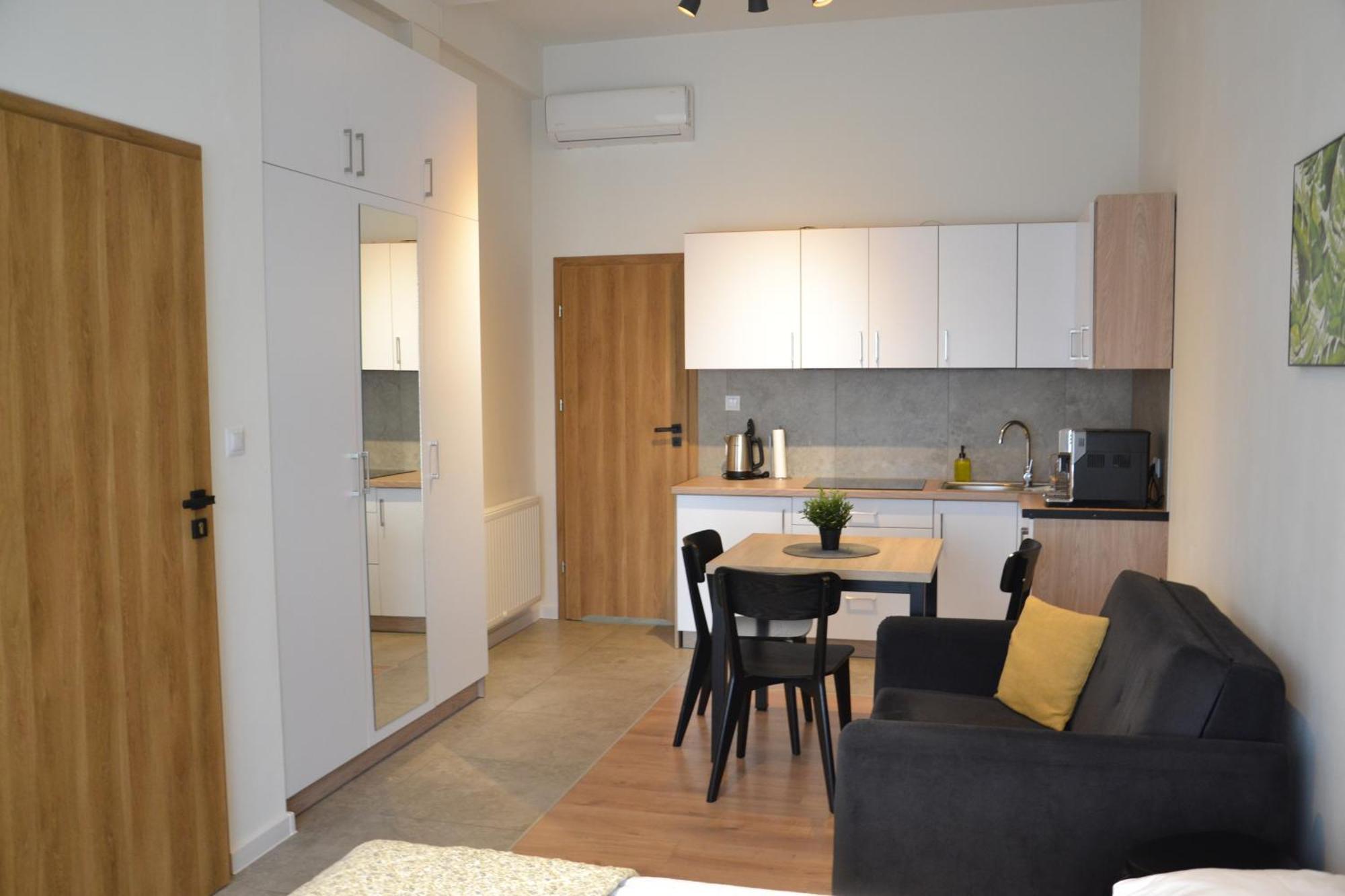 Apartamenty Na Ceglanej ออชเวียนชิม ภายนอก รูปภาพ