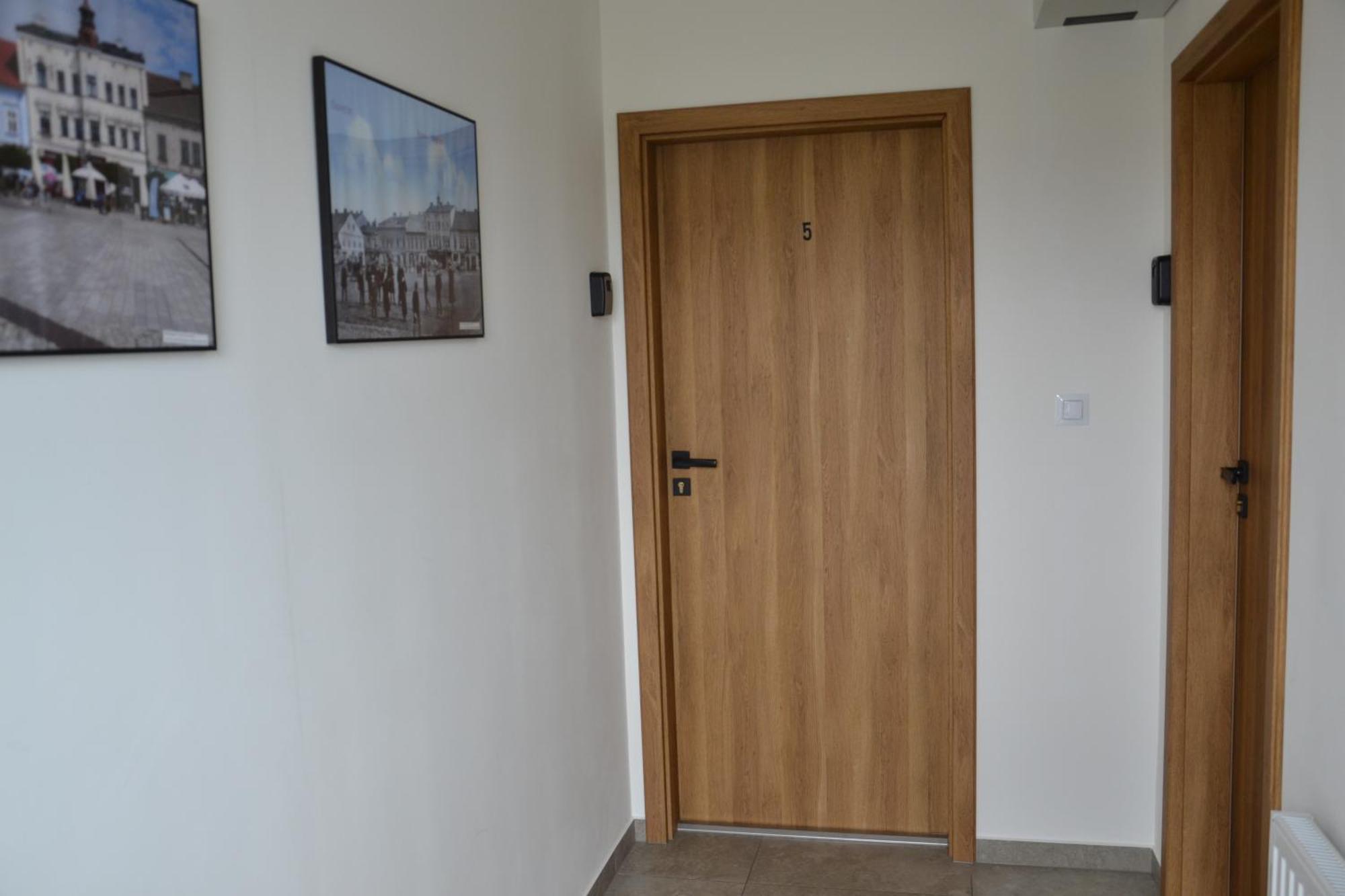 Apartamenty Na Ceglanej ออชเวียนชิม ภายนอก รูปภาพ