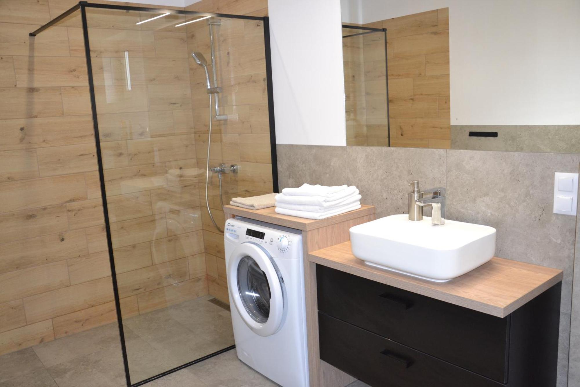Apartamenty Na Ceglanej ออชเวียนชิม ภายนอก รูปภาพ