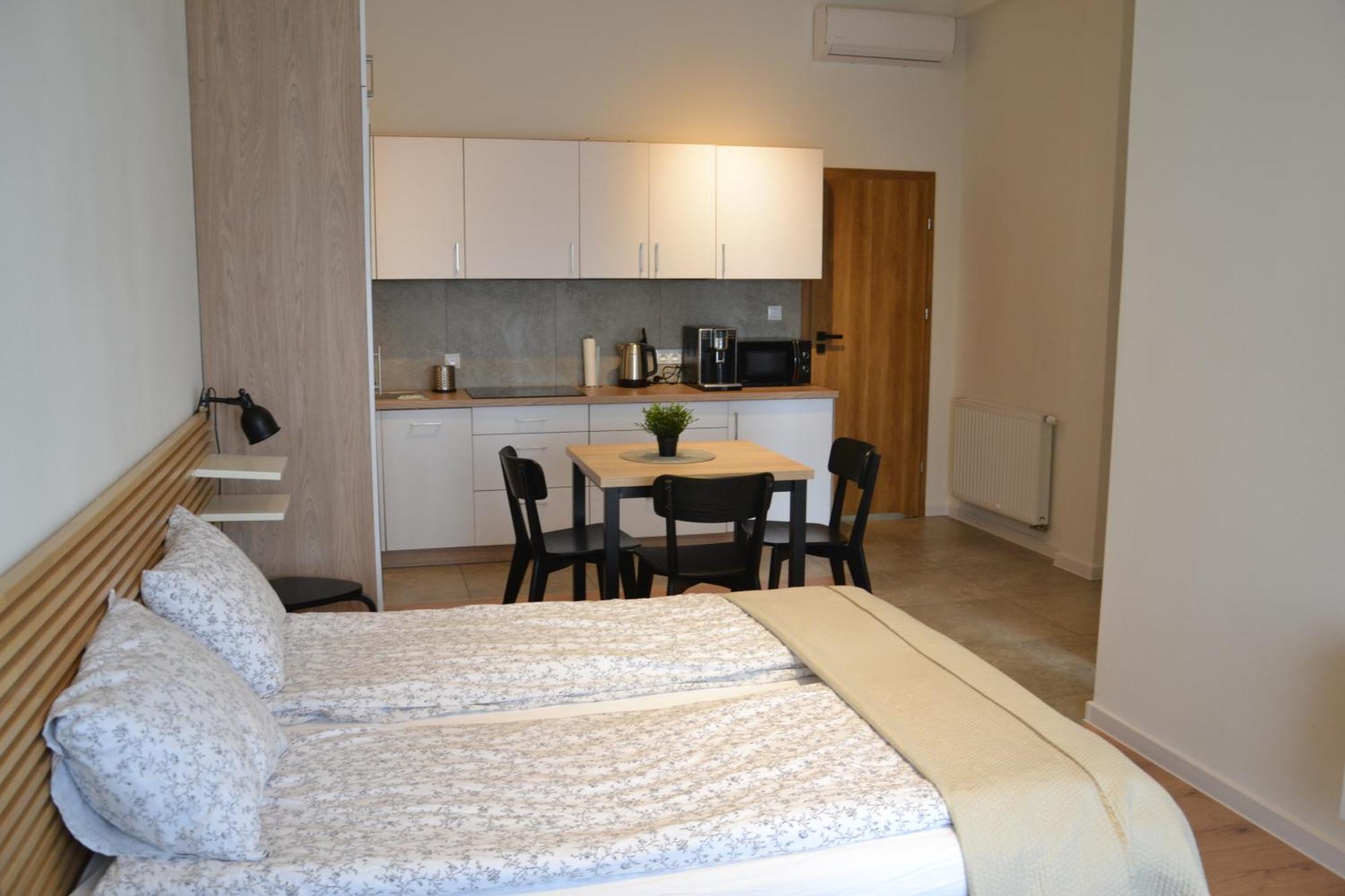Apartamenty Na Ceglanej ออชเวียนชิม ภายนอก รูปภาพ