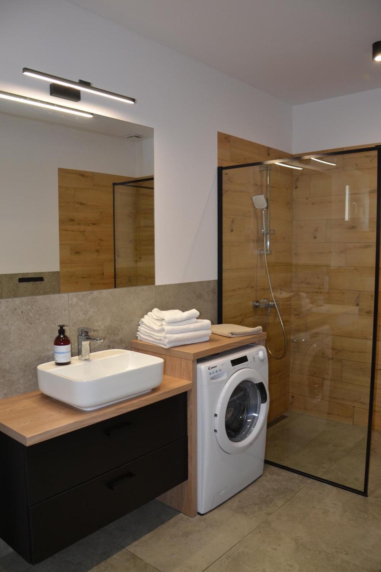 Apartamenty Na Ceglanej ออชเวียนชิม ภายนอก รูปภาพ