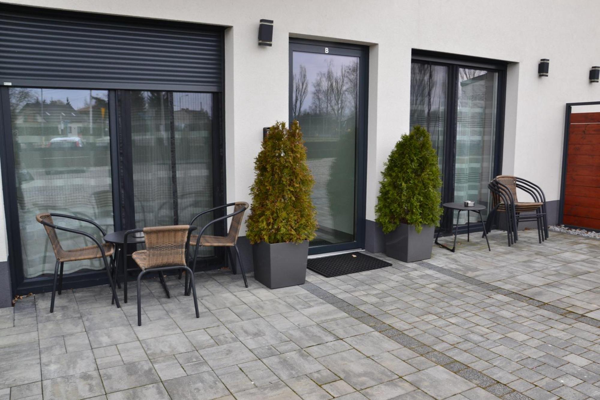 Apartamenty Na Ceglanej ออชเวียนชิม ภายนอก รูปภาพ