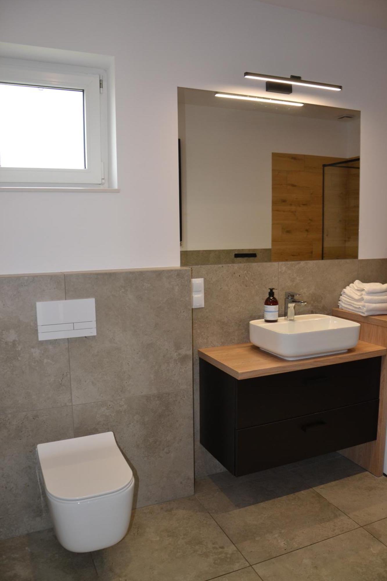 Apartamenty Na Ceglanej ออชเวียนชิม ภายนอก รูปภาพ