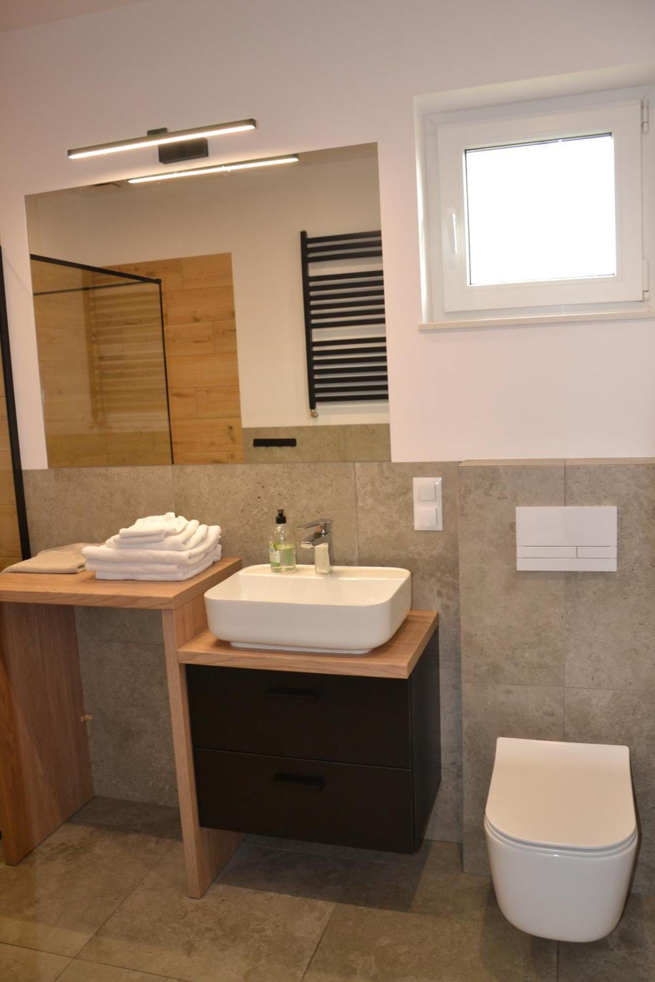 Apartamenty Na Ceglanej ออชเวียนชิม ภายนอก รูปภาพ